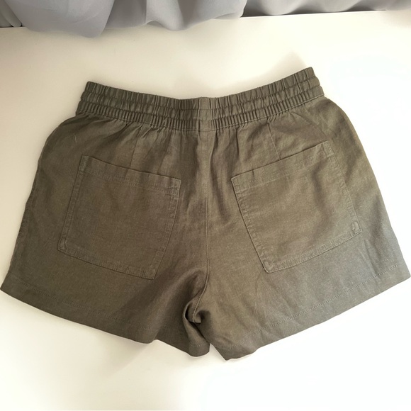 GAP Mid-Rise Linen-Blend Pull-On Utility Shorts - Picture 3 of 7